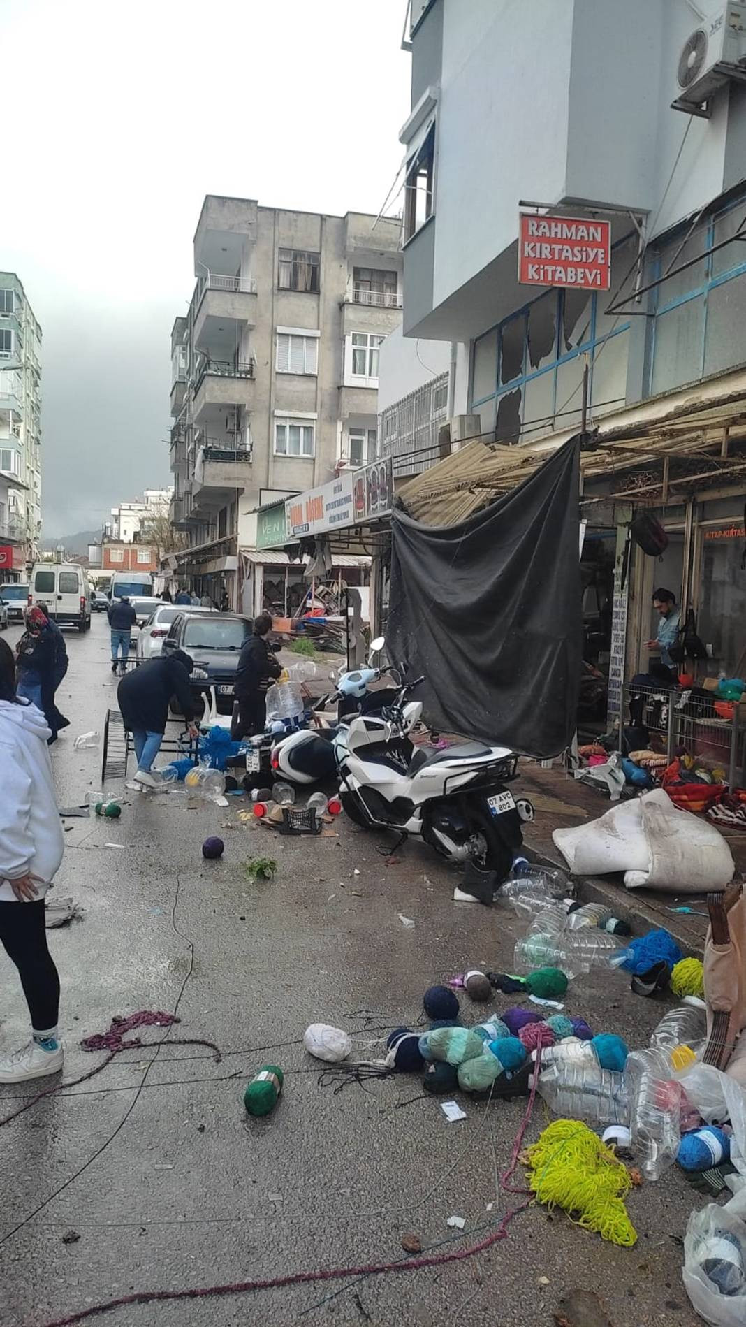 Seralar hayalet gibi uçtu! Pencereden bakan Antalyalılar gözlerine inanamadı - Resim: 56